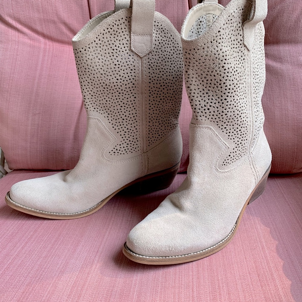 BCBG suede boots